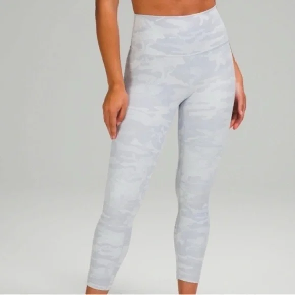 Lululemon Athletica Wunder Under Leggings – White Camo – Size 8 – EUC - Picture 2 of 8